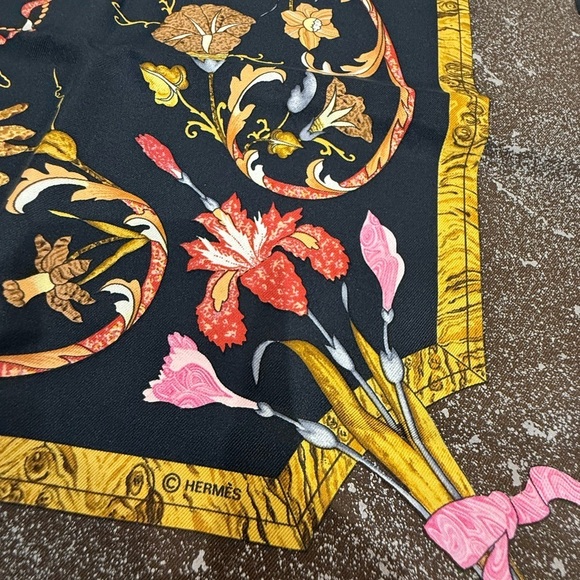 Hermès Carré 90 "Pierres d'Orient et d'Occident" silk scarf. - Picture 6 of 12